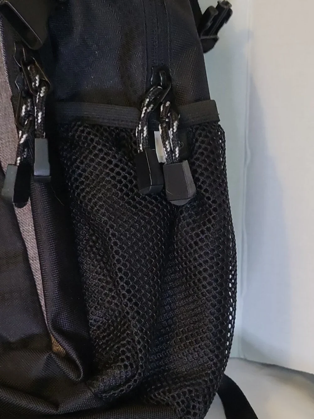 Mountain Warehouse Large Hiking Daypack Backpack Black/Gray Zip  Padded Straps
